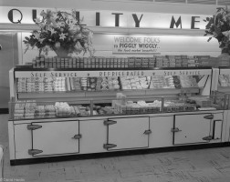 Bordens-Dairy-at-PigglyWiggly-Jan-51950-003